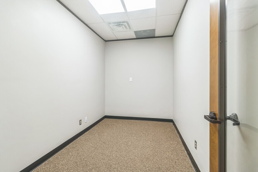 More Photos Of 16333 S Great Oaks Dr, Round Rock Medical For Lease