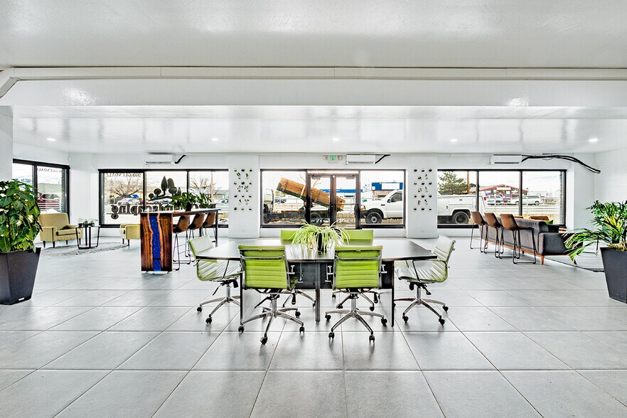More Photos Of 910 Glendale Ave, Sparks Showroom For Sale
