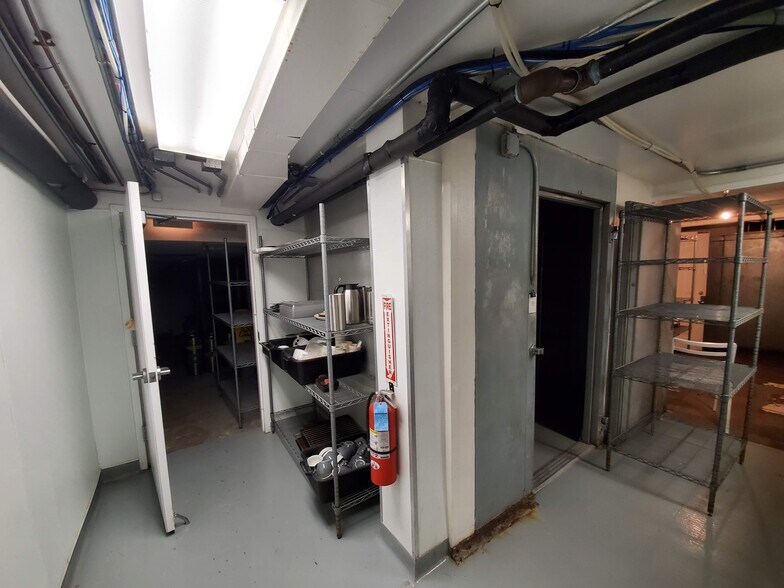 More Photos Of 802-804 W Randolph St, Chicago Storefront Retail Office For Lease