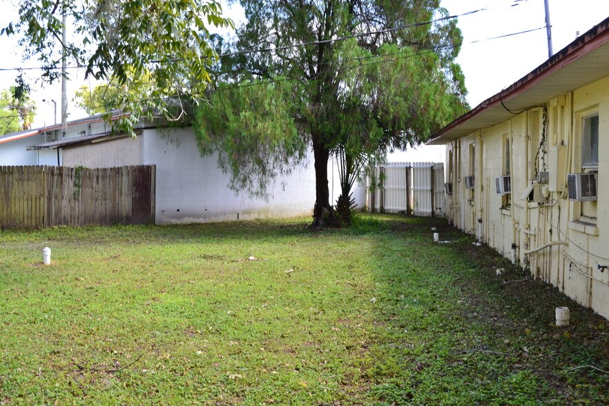 371 Broad St, Masaryktown, FL 34604 Apartments For Sale