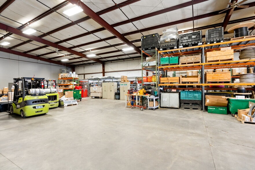 More Photos Of 3312 Gilmore Industrial Blvd, Louisville Warehouse For Lease