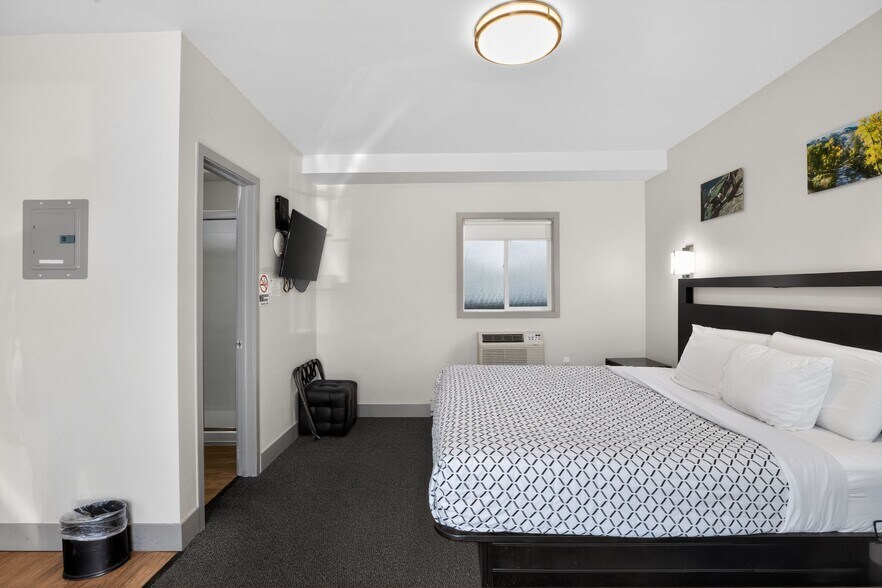 More Photos Of 220 Midland Ave, Basalt Hotel For Sale