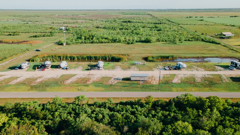 More Photos Of 2404 Fairway Dr, Angleton Trailer Camper Park For Sale