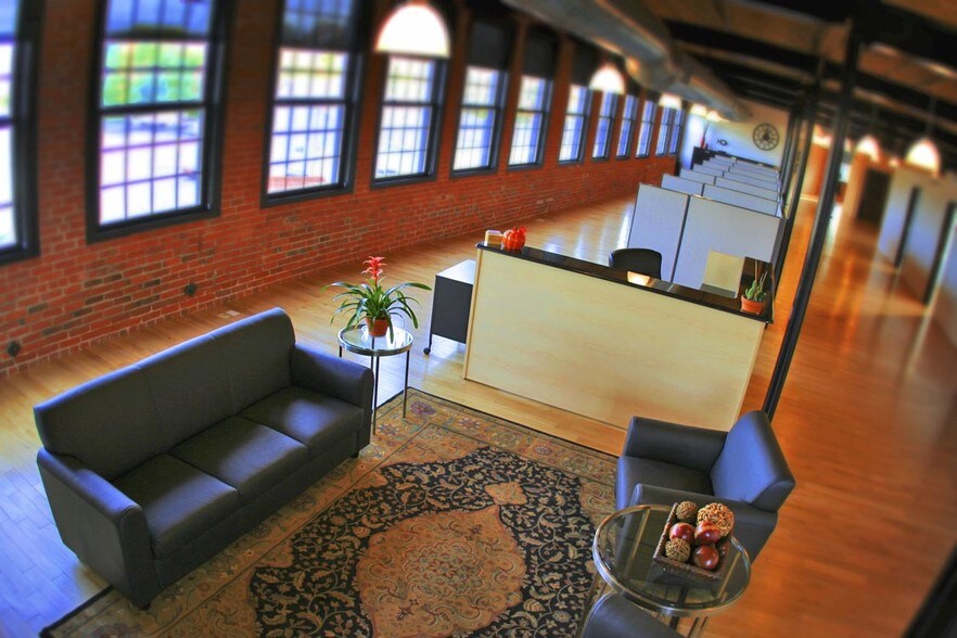 More Photos Of 409 Canal St, Plantsville Loft Creative Space For Lease