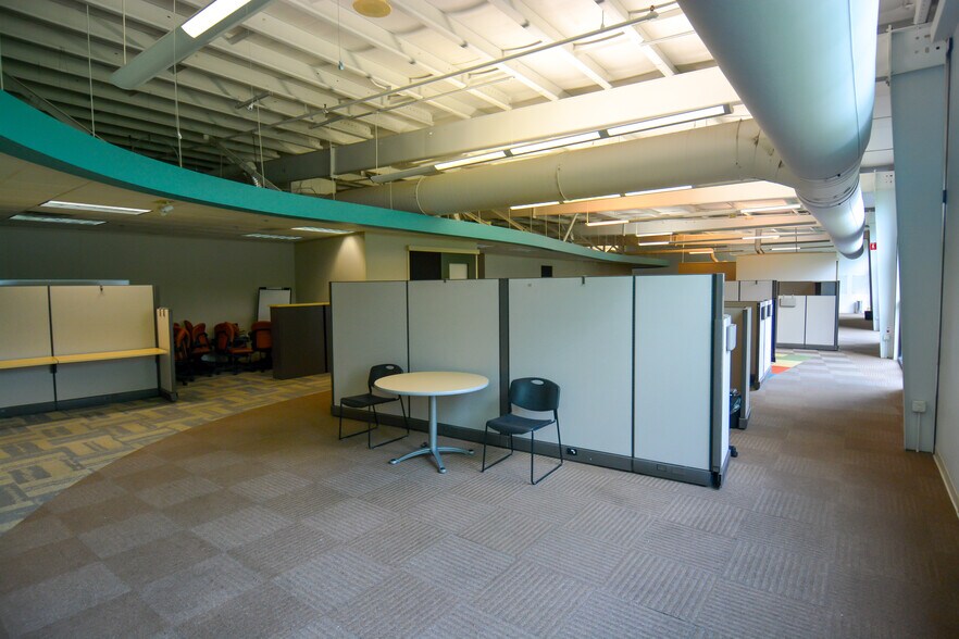 More Photos Of 888 Dayton St, Yellow Springs Warehouse For Lease