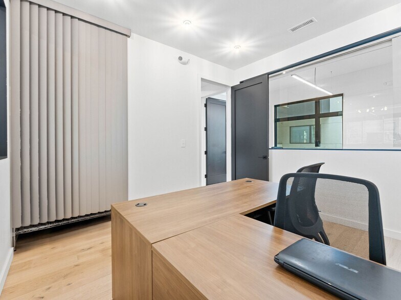 More Photos Of 818 N 4th St, Philadelphia Office For Lease