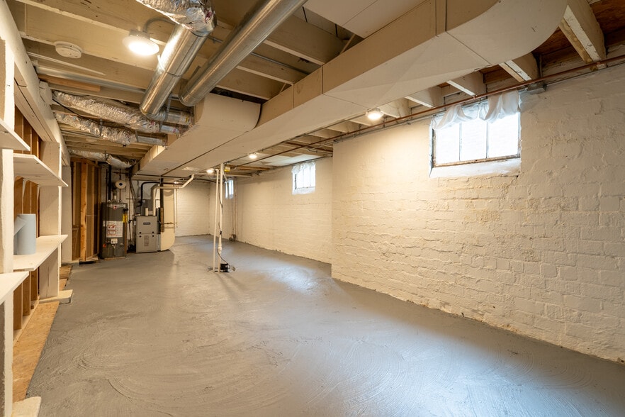 More Photos Of 240 S Buchanan St, Edwardsville Office For Sale