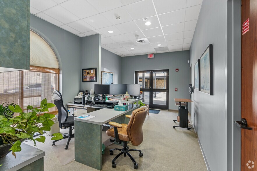 More Photos Of 17030 Red Oak Dr, Houston Medical For Sale