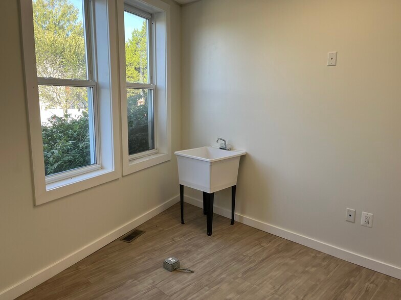 More Photos Of 5 Barney Cir SE, Washington Medical For Lease