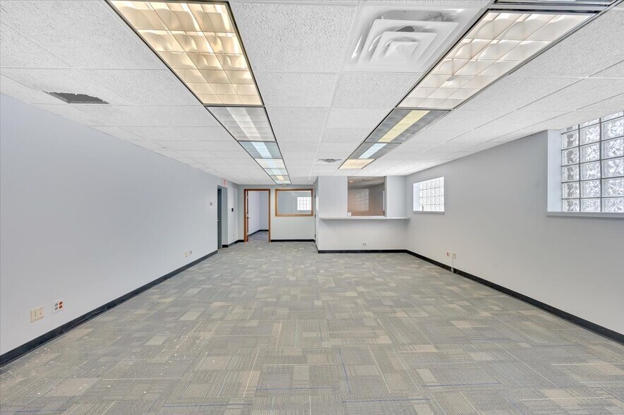 More Photos Of 8837 Lyndon St, Detroit Warehouse For Sale