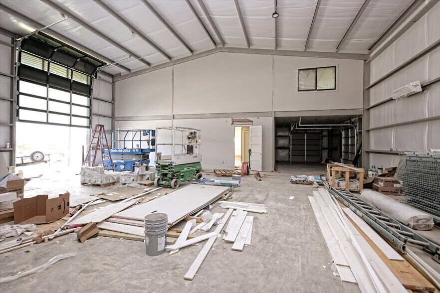 More Photos Of 451 Farrell Rd, Dripping Springs Unknown For Lease