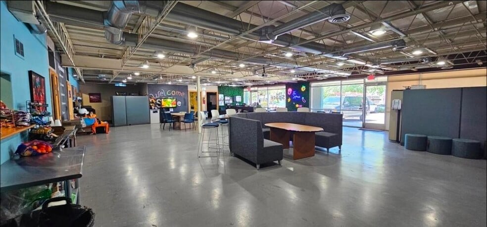 More Photos Of 136 Washington SE, Albuquerque Storefront Retail Office For Sale
