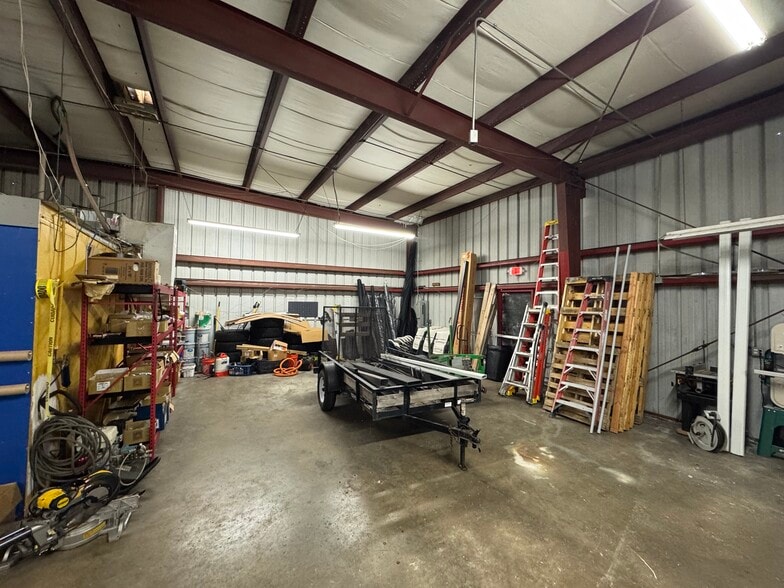 More Photos Of 2420 Concorde Dr, Fort Myers Warehouse For Lease