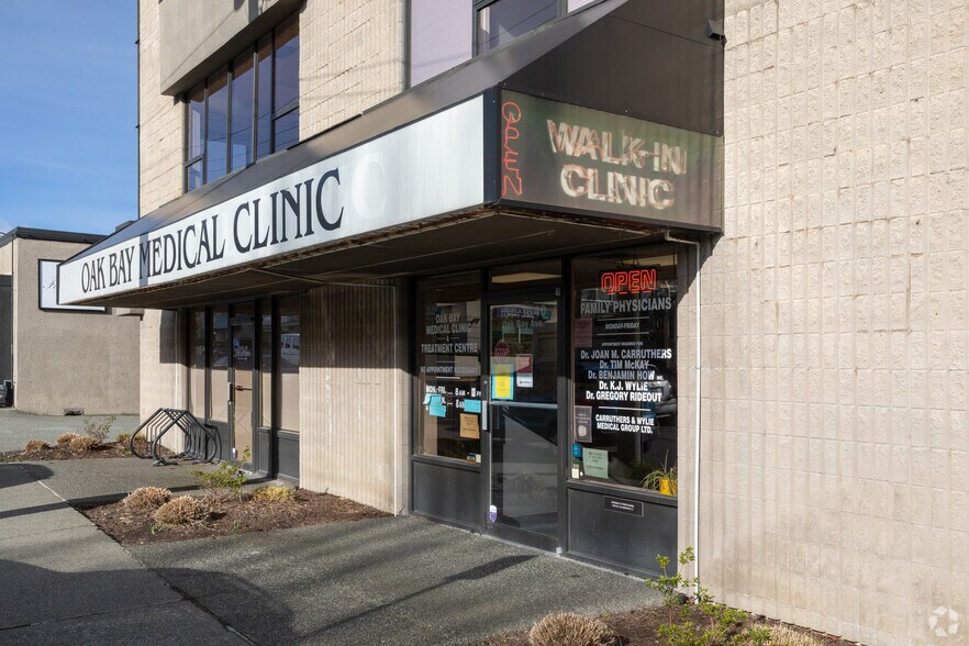 More Photos Of 1640 Oak Bay Ave, Victoria Office For Lease