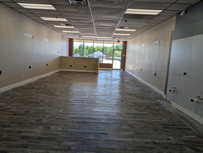 More Photos Of 935 S South St, Wilmington Unknown For Lease