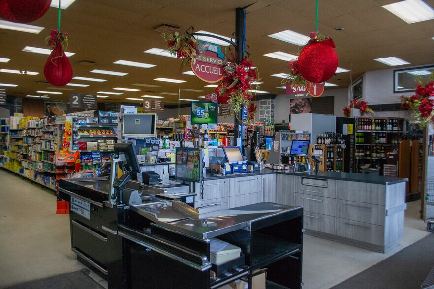 More Photos Of 769 15E Rue, Saint-zacharie General Retail For Sale
