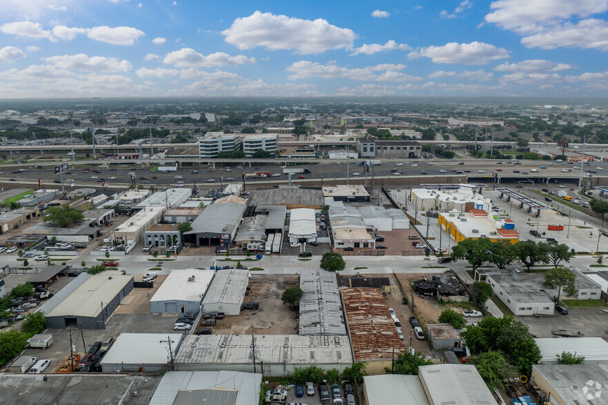 More Photos Of 5907 Star Ln, Houston Warehouse For Lease