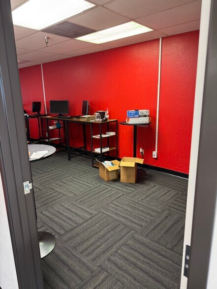 More Photos Of 4015 N 75th Ave, Phoenix Unknown For Lease