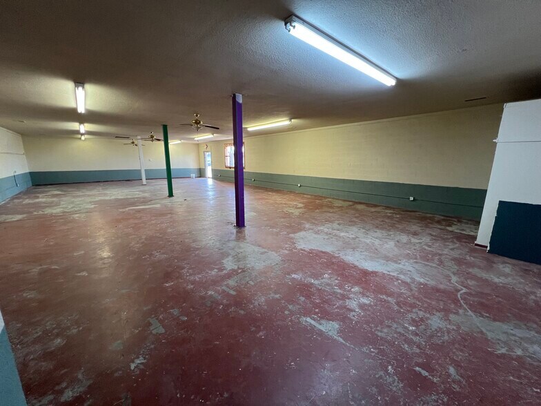 More Photos Of 905 S Crane Ave, Odessa Service For Lease