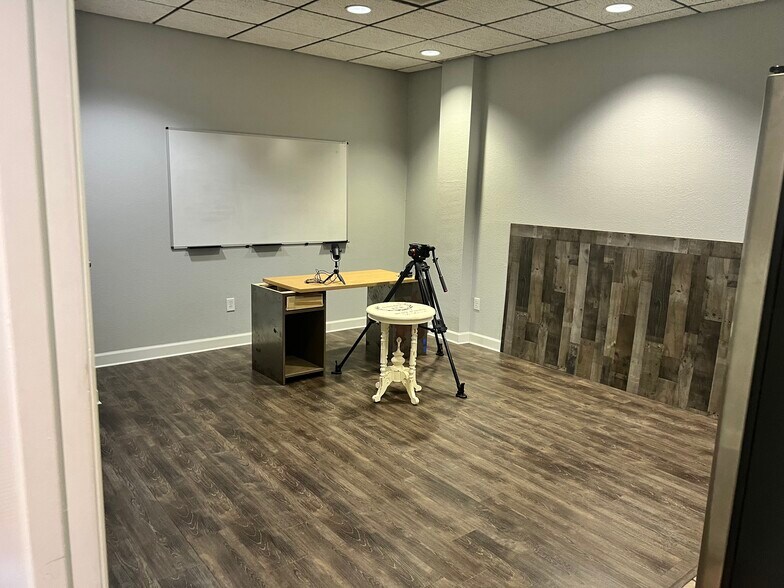 More Photos Of 211 14th St N, Saint Petersburg Light Manufacturing For Lease