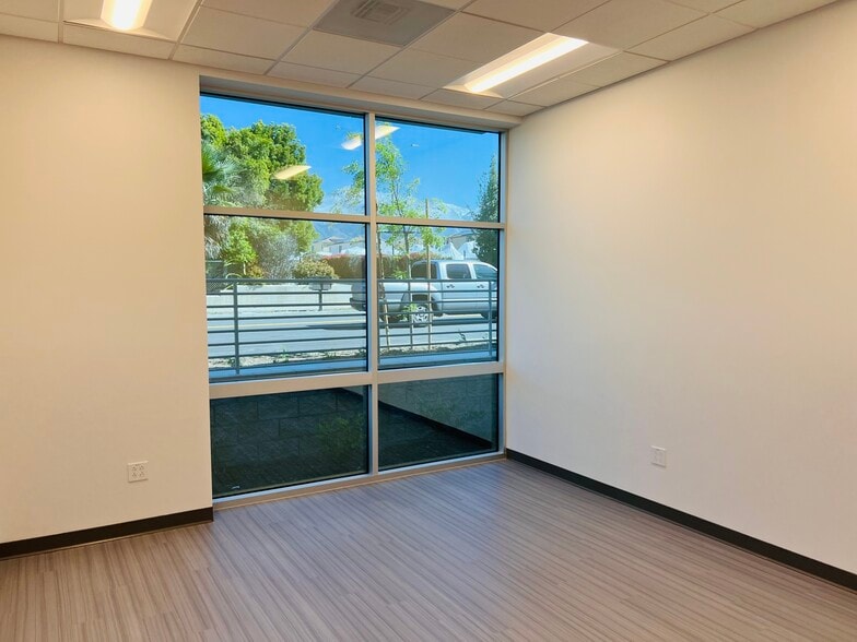 More Photos Of 2070 W 11th St, Upland Warehouse For Lease