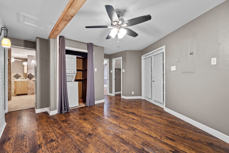 More Photos Of 7648 Broadview Dr, Houston Apartments For Sale