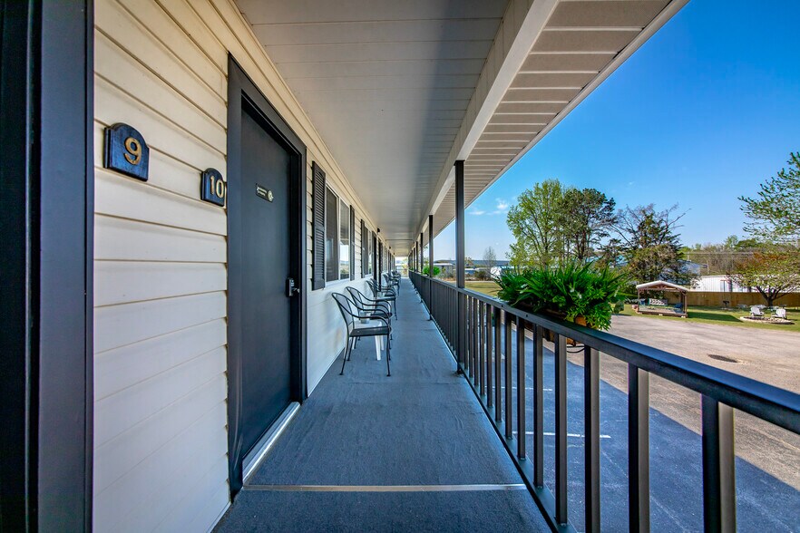More Photos Of 8546 Edgemont Rd, Greers Ferry Hotel For Sale