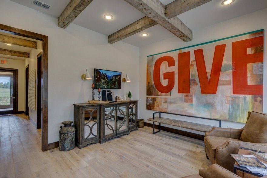 More Photos Of 6115 New Copeland Rd, Tyler Medical For Sale