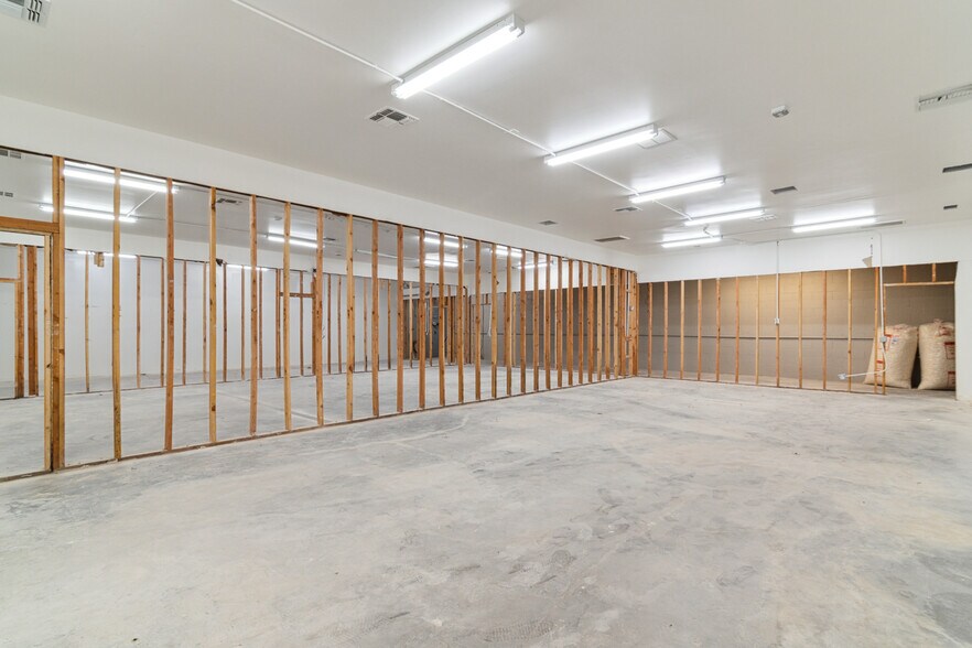 More Photos Of 14768 Calvert St, Van Nuys Warehouse For Sale