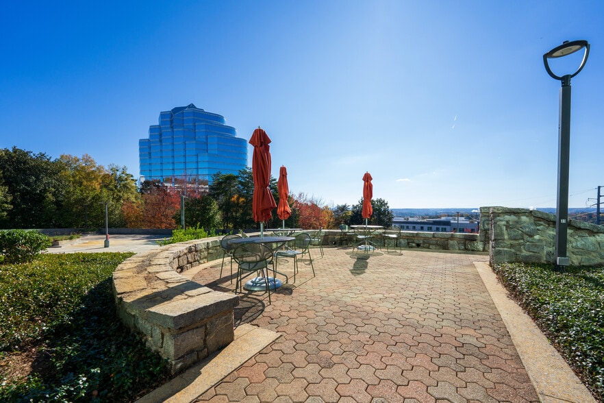 More Photos Of 2849 Paces Ferry Rd SE, Atlanta Office For Lease