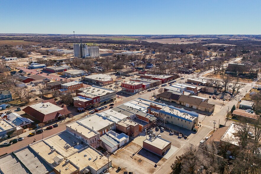 More Photos Of 115 N Main St, Lindsborg General Retail For Sale