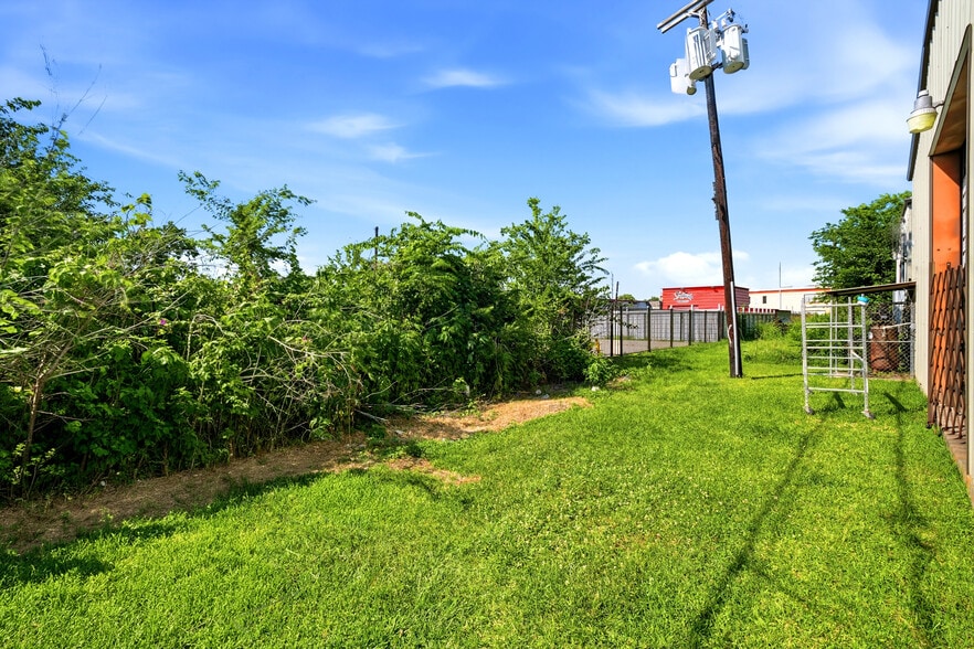 More Photos Of 1309 Illinois Ave, South Houston Warehouse For Sale