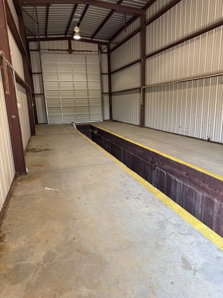 More Photos Of 9182 S US Highway 79, Palestine Service For Sale