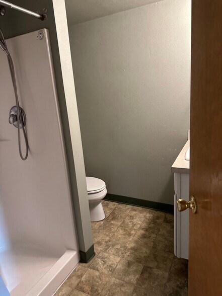 More Photos Of 918 W Canal Dr, Kennewick Industrial For Sale