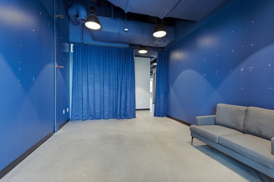 More Photos Of 6100 Robertson Ave, Nashville Storefront For Lease