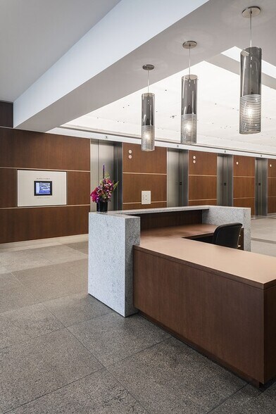 More Photos Of 2950 N Loop Fwy W, Houston Office For Lease