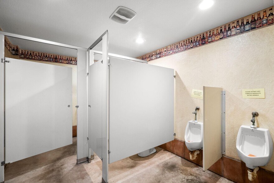 More Photos Of 100 N Texas St, De Leon Storefront Retail Office For Sale