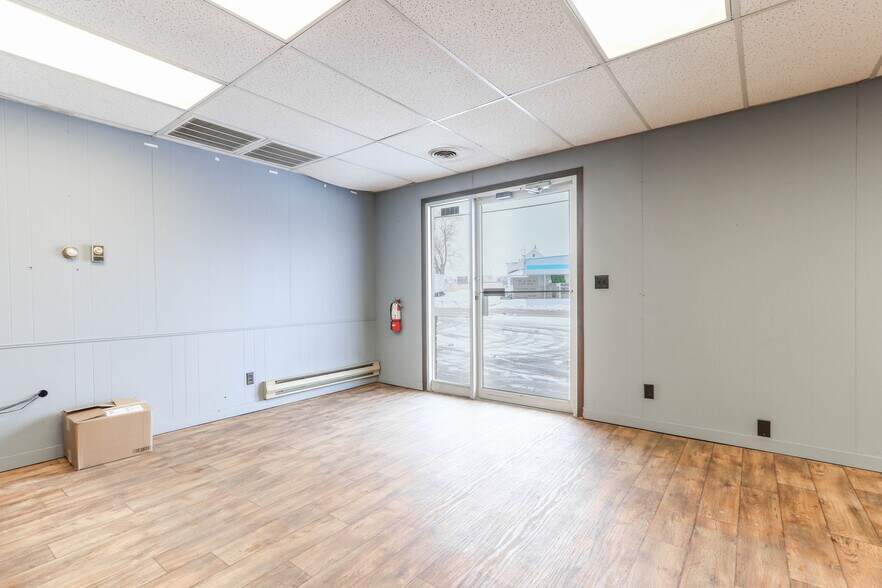 More Photos Of 1301-1305 S Central Ave, Marshfield Convenience Store For Sale