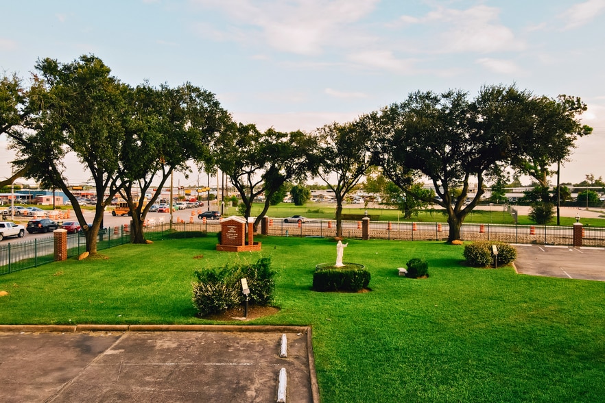 More Photos Of 9101 Airline Dr, Houston Religious Facility For Sale