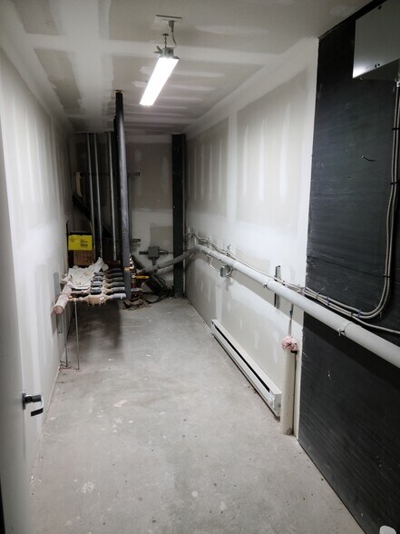 More Photos Of 937 State St, Bridgeport Storefront For Lease