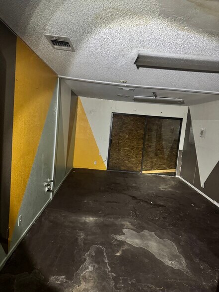 More Photos Of 17537 Montezuma St, Adelanto Lodge Meeting Hall For Sale