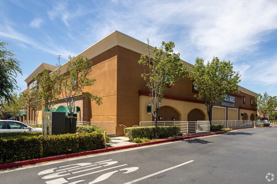 More Photos Of 1935-1943 W Malvern Ave, Fullerton Storefront For Lease