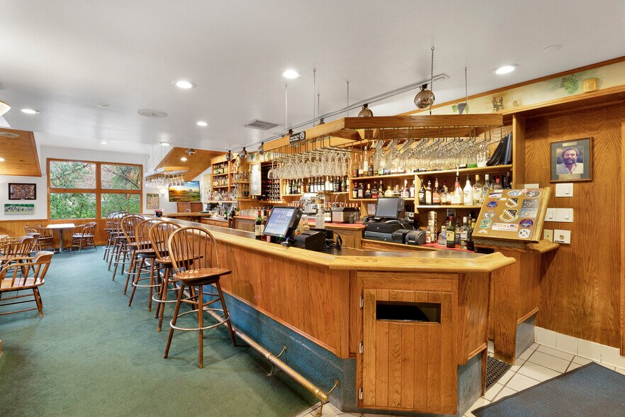 More Photos Of 12117 Sierra Hwy, Santa Clarita Hotel For Sale