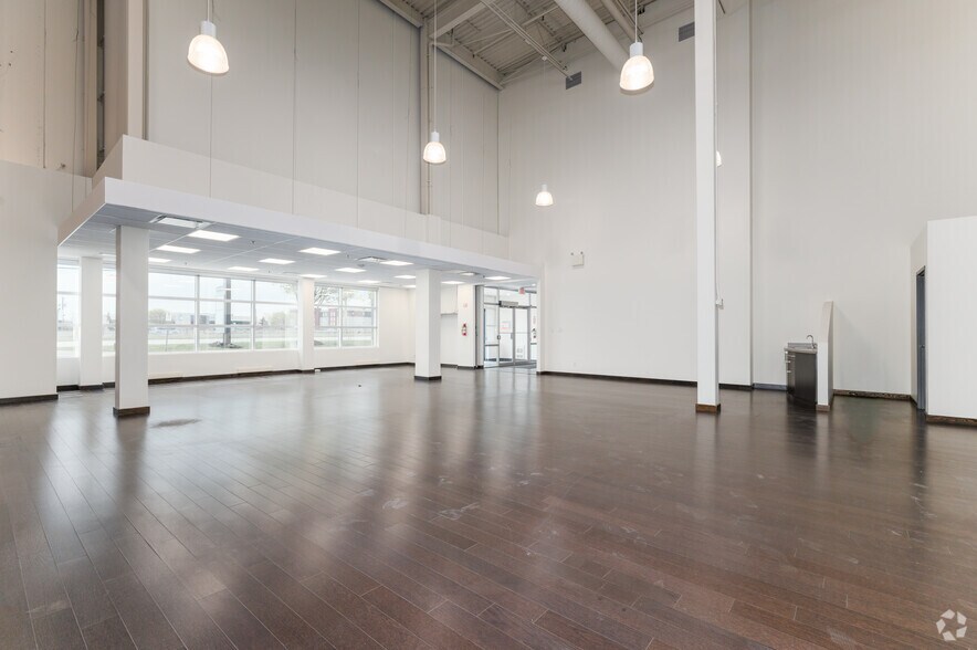 More Photos Of 2351 Upper Middle Rd E, Oakville Warehouse For Lease
