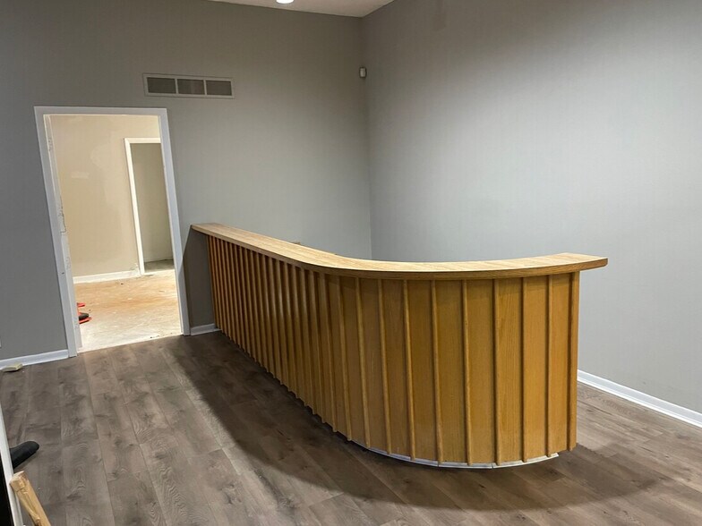 More Photos Of 5907 Highgrove Rd, Grandview Office For Lease