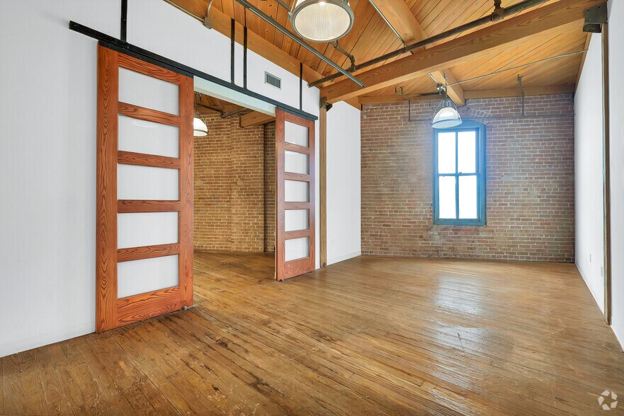 More Photos Of 1113 Vine St, Houston Loft Creative Space For Lease