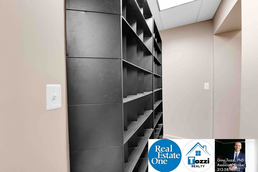 More Photos Of 27253 Van Dyke Ave, Warren Medical For Lease