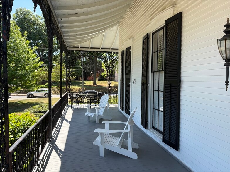 More Photos Of 325 N Milledge Ave, Athens Office For Sale