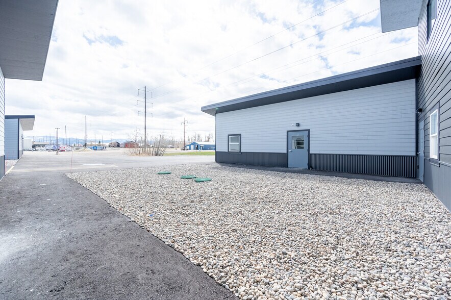 More Photos Of 255 Garden Dr, Bozeman Flex For Lease