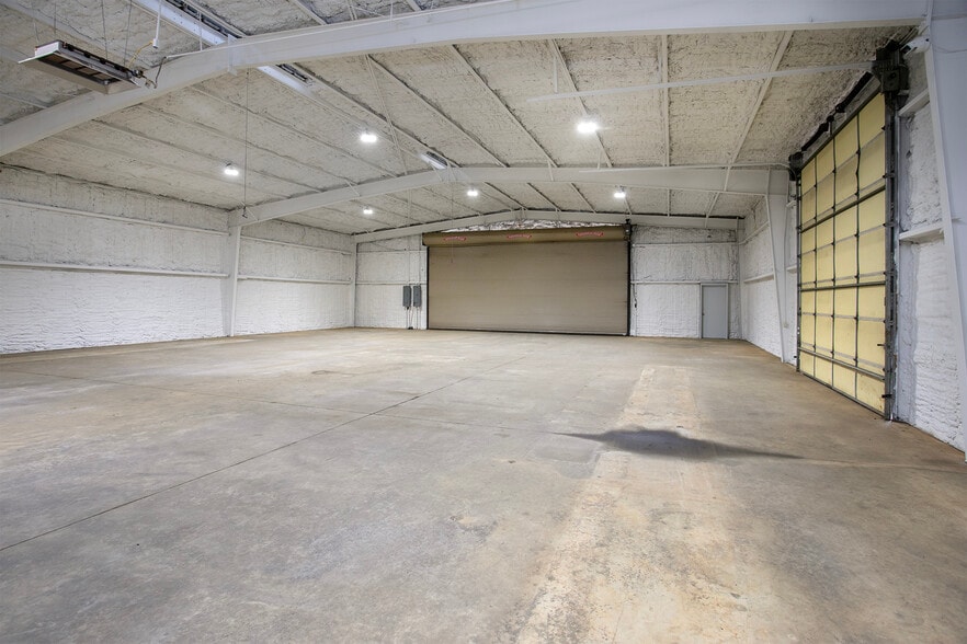 More Photos Of 15503 TX-110, Whitehouse Warehouse For Lease